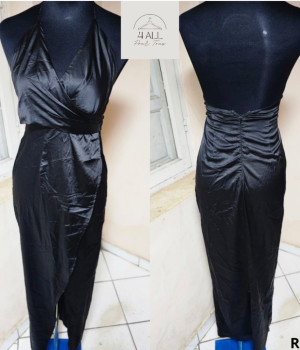 Robe stylée noir satinée