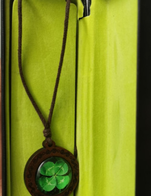 Collier en bois